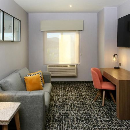 Voco Saltillo Suites By Ihg Kültér fotó