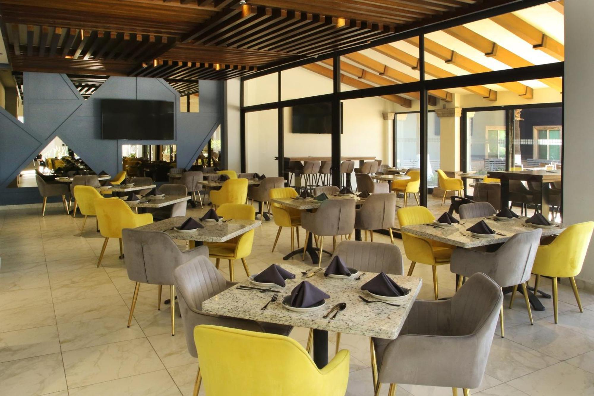 Voco Saltillo Suites By Ihg Kültér fotó